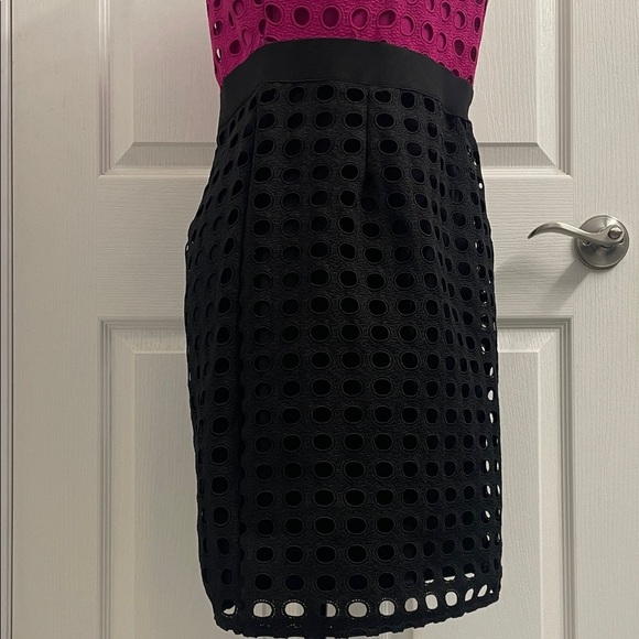 Dex Black/Fuchsia Textured Eyelet Lace Lined Sleeveless Mini Dress Sz M - Picture 4 of 11